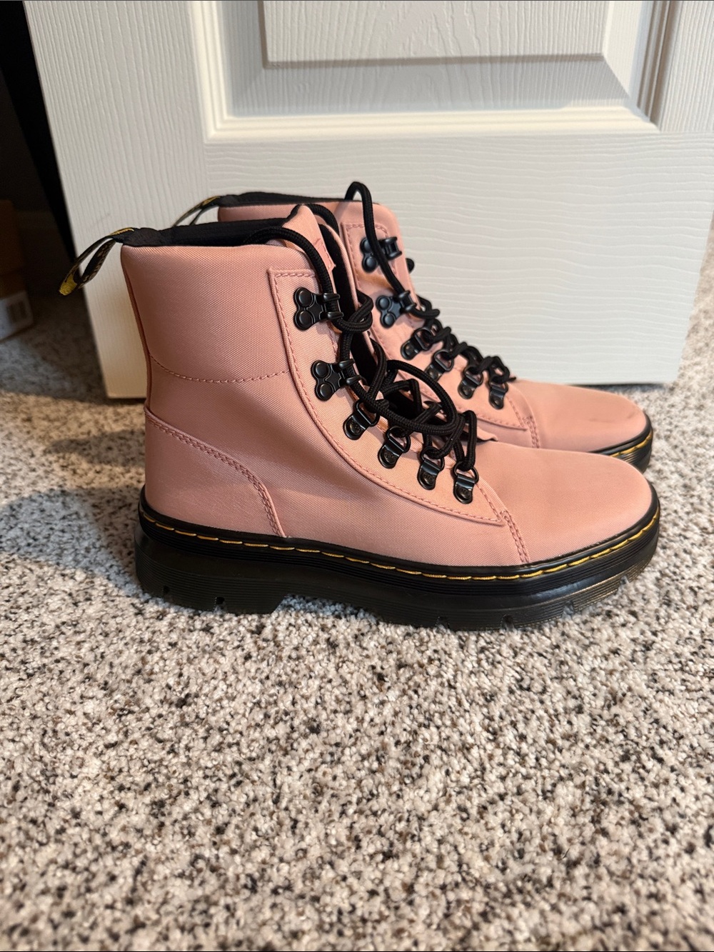 NWT Dr. Martens Combs W utility boots
